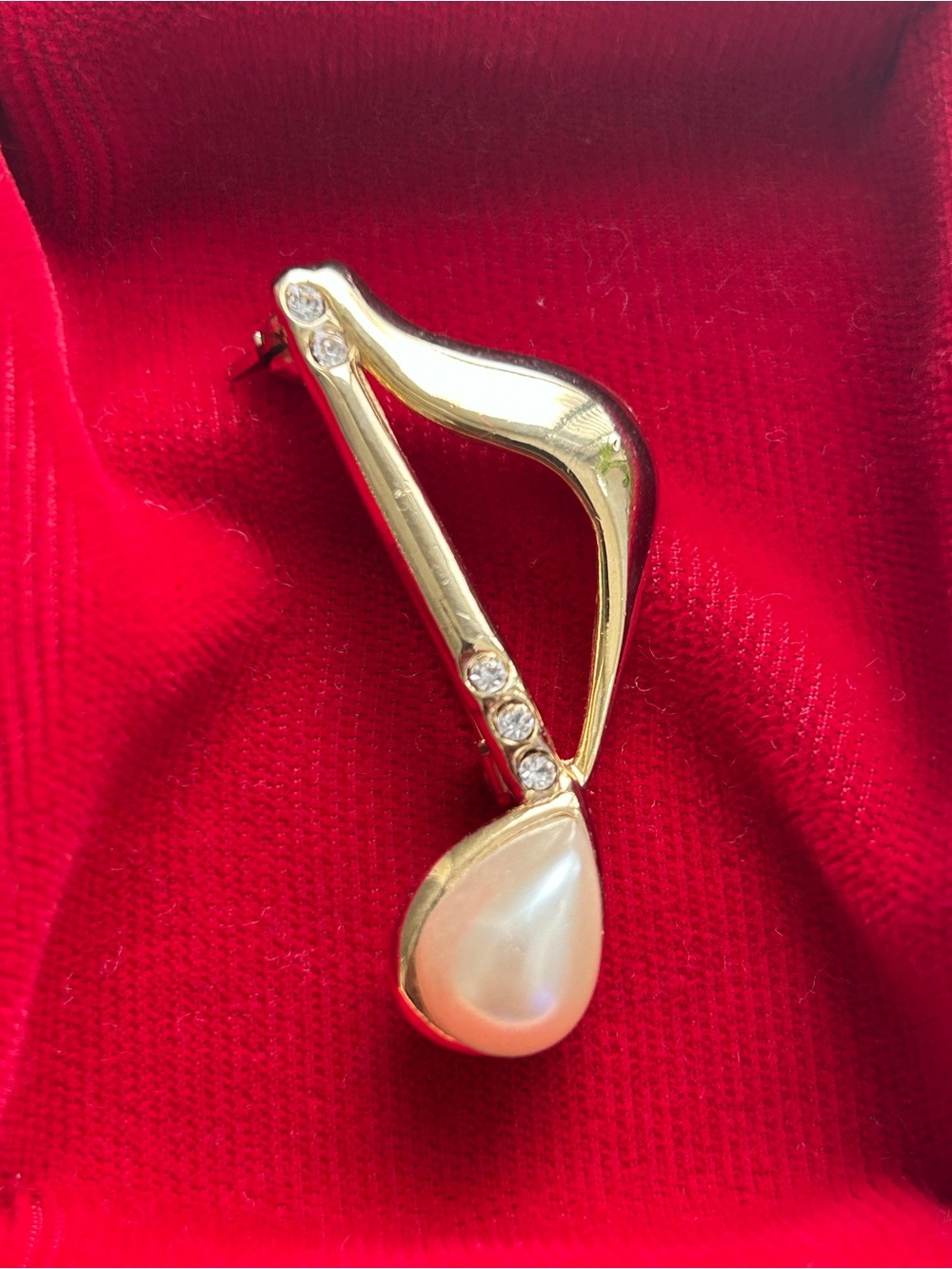 Gold-Tone Pearl Teardrop Musical Note Pin